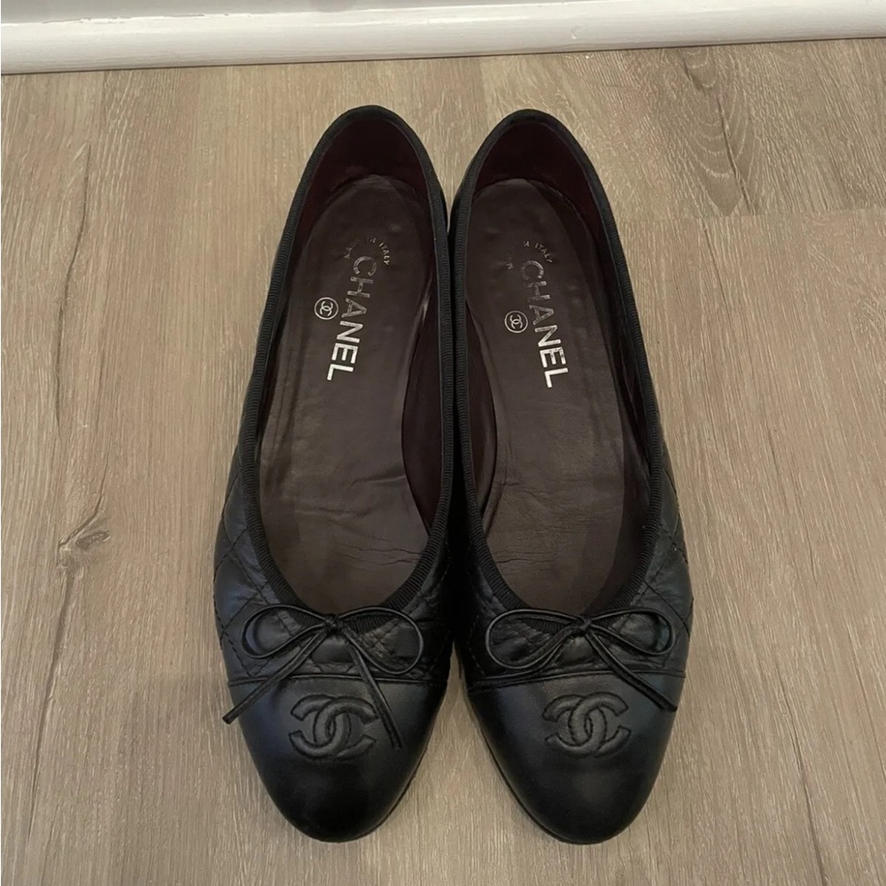 Chanel Aged Calfskin Quilted Cap Toe Ballerina 39.5 - Picture 2 of 5